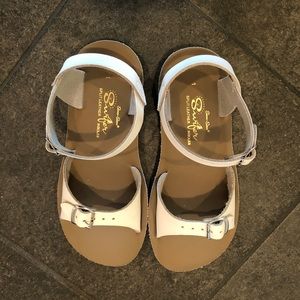 Girl’s White Saltwater Sandals by Hoy in Size 1